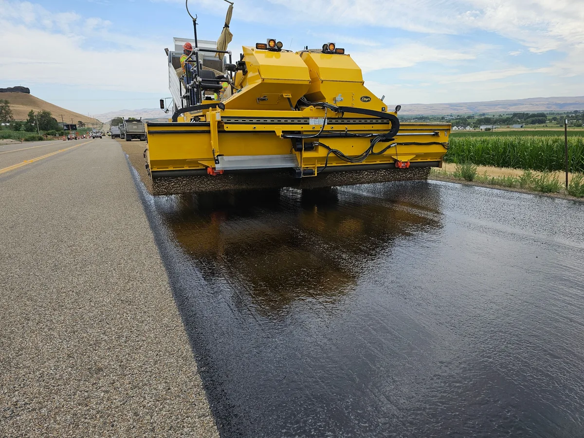 Commercial Driveway Paving detail photo