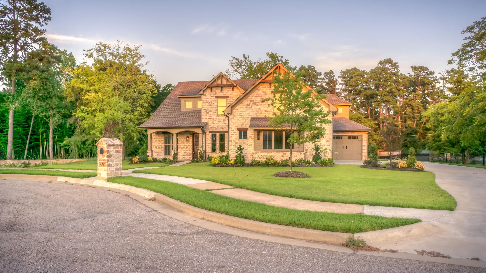 Driveway Edging & Curbing Conroe TX: Built for Montgomery County Clay & Rain