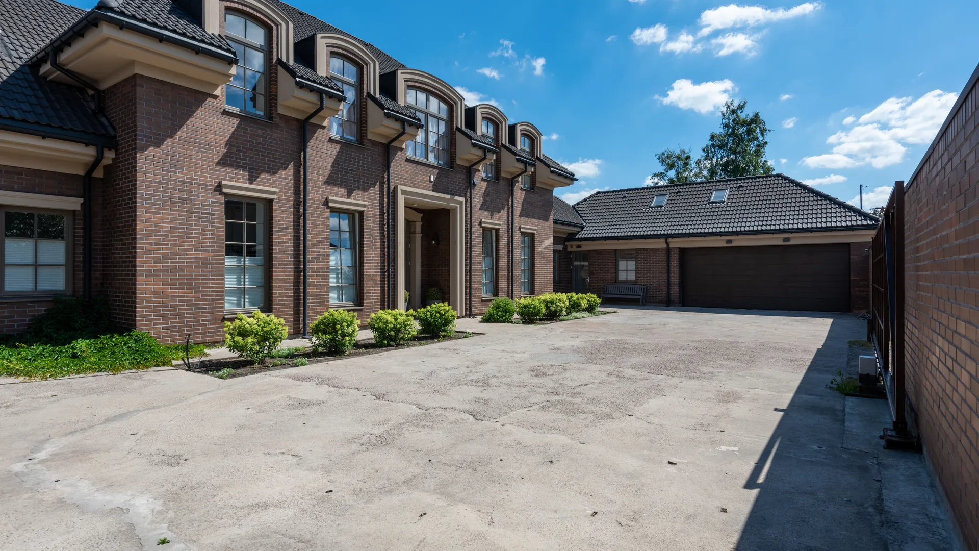 Driveway Resurfacing Conroe TX: Built for Montgomery County Clay & Rain