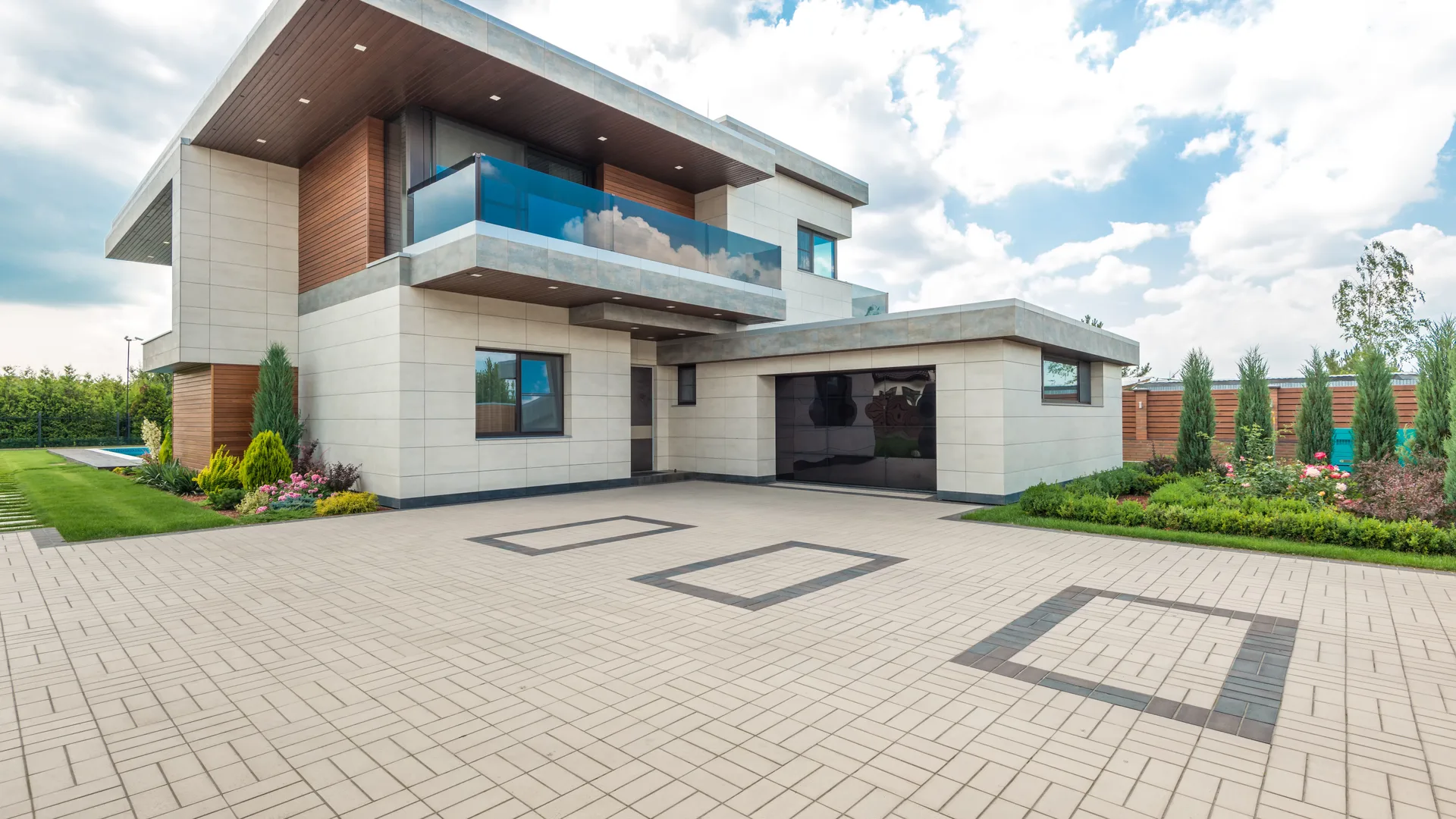Paver Driveway Installation Conroe TX: Built for Montgomery County Clay & Rain